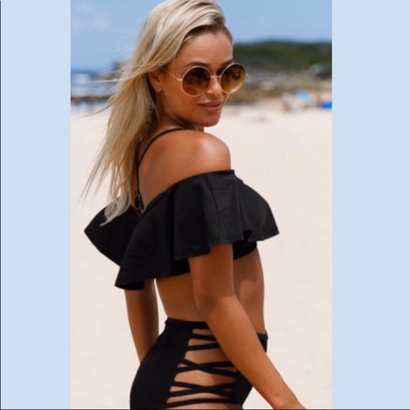 *Set* Two Piece Chic Black Bikini - Picture 5 of 10